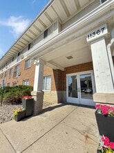 Crown Ridge Apartments in Minnetonka, MN - Building Photo - Building Photo