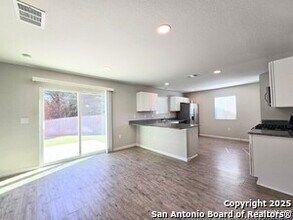 10302 Legacy Hl in San Antonio, TX - Building Photo - Building Photo