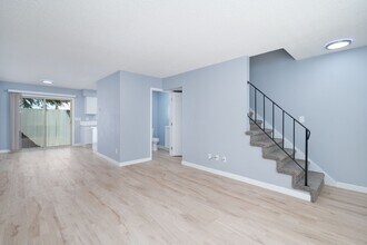 Rosina Apartments in Beaverton, OR - Building Photo - Building Photo