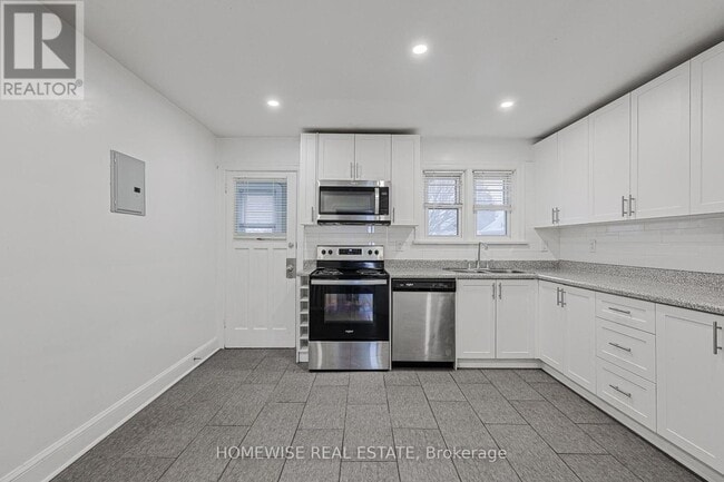 366 Mary St N in Oshawa, ON - Building Photo - Building Photo