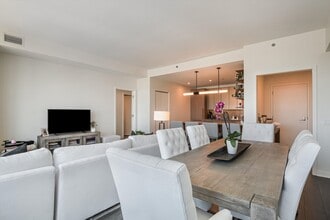 164 N Peoria St in Chicago, IL - Building Photo - Building Photo