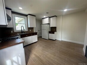 1 Alvin St in Glen Cove, NY - Building Photo - Building Photo