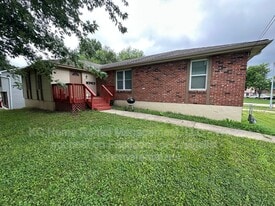 420 N Jennings Rd in Independence, MO - Building Photo