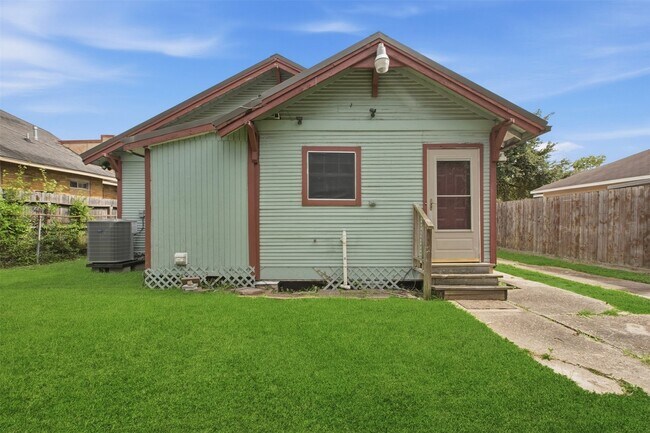 property at 5005 Lyons Ave