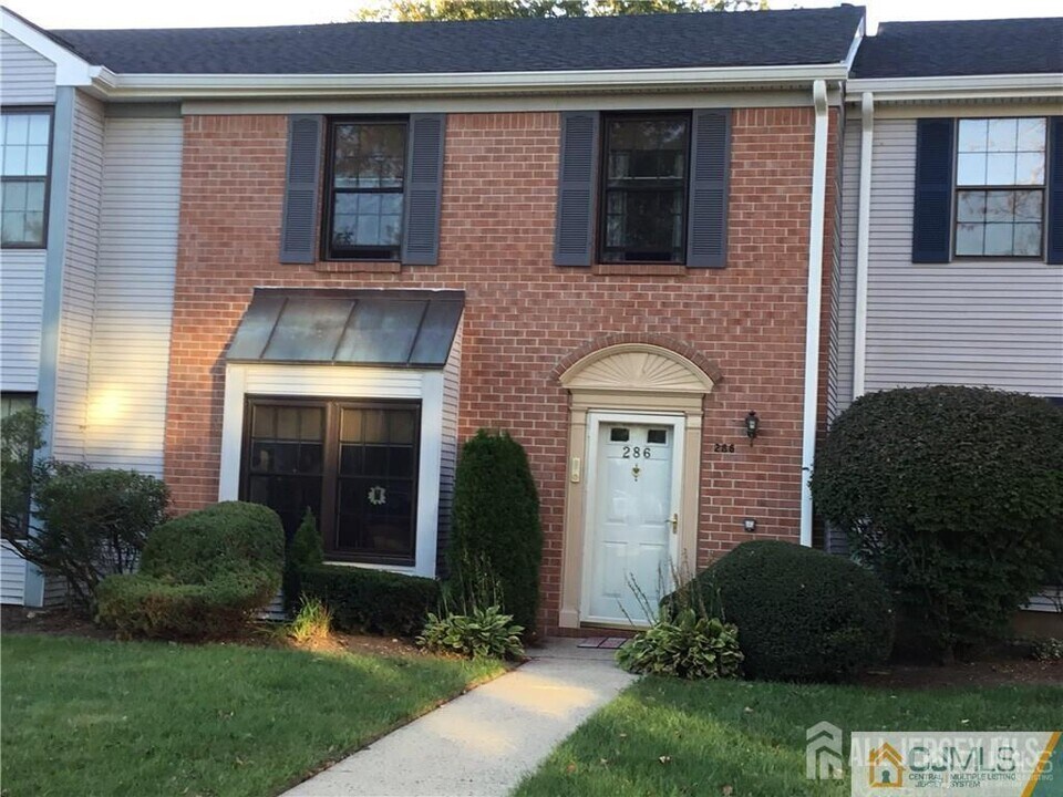286 Bromley Pl in East Brunswick, NJ - Building Photo