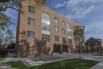 905 N Jackson St in Arlington, VA - Building Photo - Building Photo