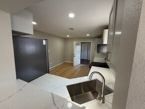 1554 Scharpe St in Houston, TX - Building Photo - Building Photo