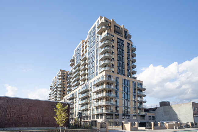 The Vordonia Towers in Astoria, NY - Foto de edificio - Building Photo