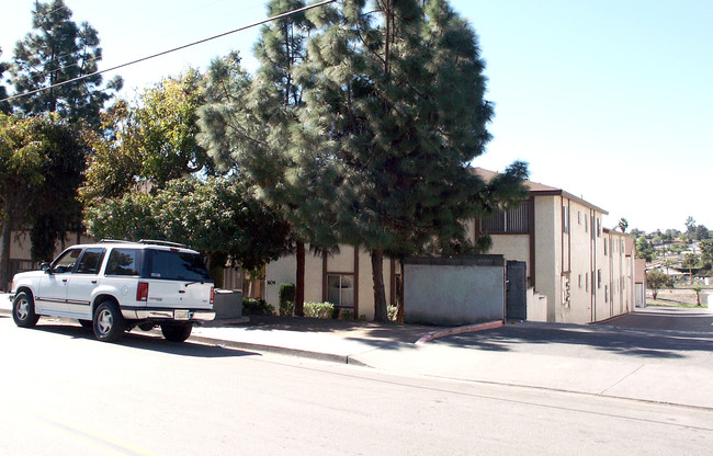 La Veranda in Vista, CA - Building Photo - Building Photo