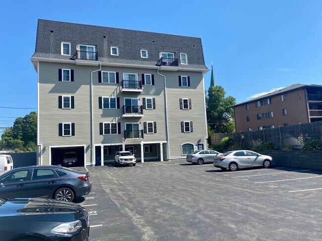 160 School St in Waltham, MA - Building Photo - Building Photo