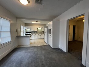 211 St Michael Streett St in Lafayette, LA - Building Photo - Building Photo