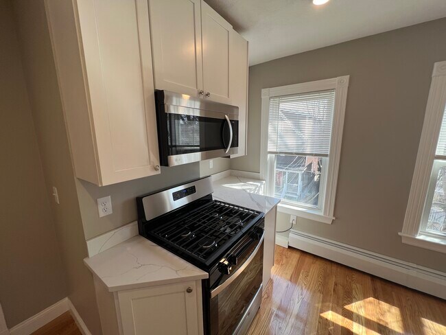 2 Gilson Ter in Somerville, MA - Foto de edificio - Building Photo