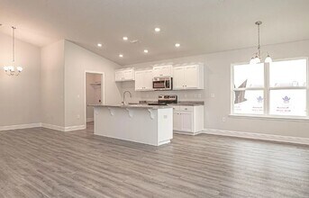 1715 Leigh Lp in Gonzalez, FL - Building Photo - Building Photo