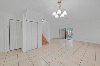 9220 NW 14th St, Unit 272 in Pembroke Pines, FL - Building Photo - Building Photo