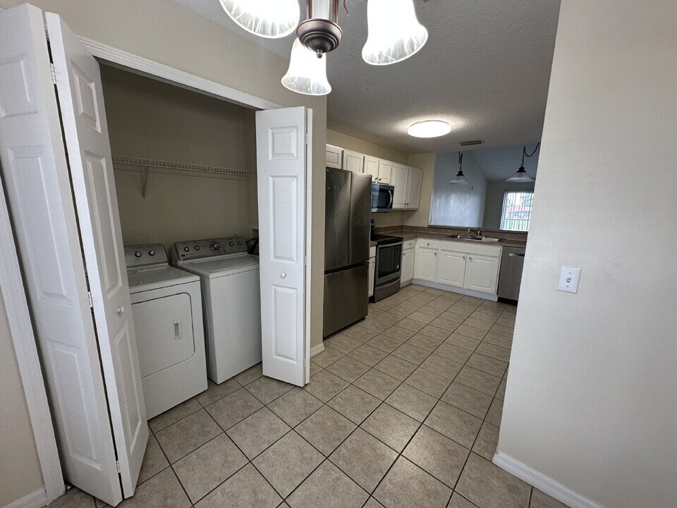 2675 Emerald Lake Ct in Kissimmee, FL - Building Photo