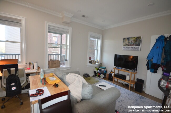 10 Mount Hood Rd, Unit 1