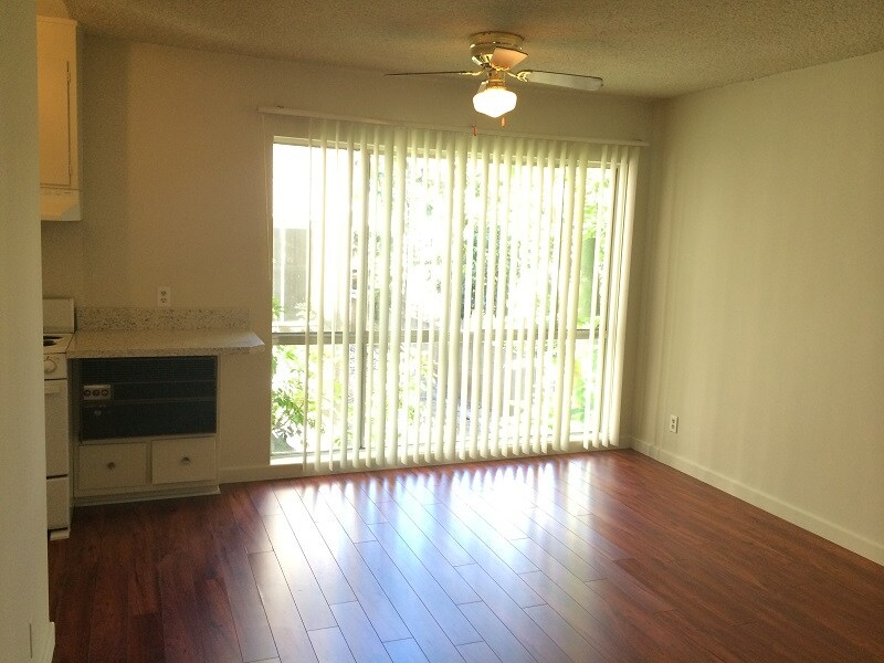530 Veteran Ave in Los Angeles, CA - Building Photo
