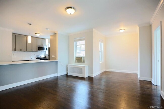 196 Martine Ave in White Plains, NY - Building Photo - Building Photo