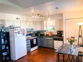 1646 S Deframe St in Lakewood, CO - Building Photo - Building Photo