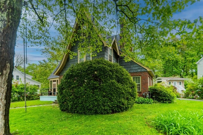 38 Plattekill Ave in New Paltz, NY - Building Photo - Building Photo