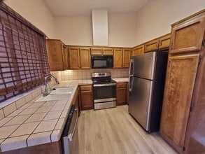 4305 Planz Rd in Bakersfield, CA - Building Photo - Building Photo