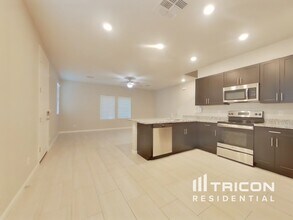 12563 W Hummingbird Terrace in Peoria, AZ - Building Photo - Building Photo