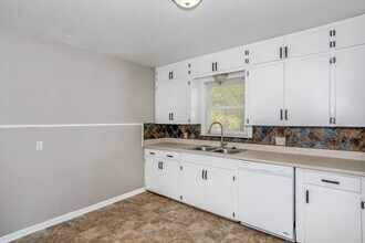 309 N Mt Carmel St in Wichita, KS - Building Photo - Building Photo