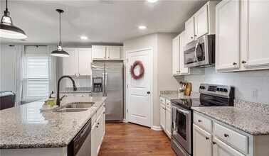 635 Hogan Dr in Richmond Hill, GA - Building Photo - Building Photo
