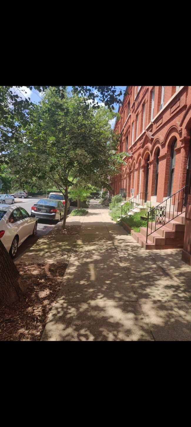 1829 Bolton St, Unit 1 bedroom apartment in Baltimore, MD - Foto de edificio - Building Photo