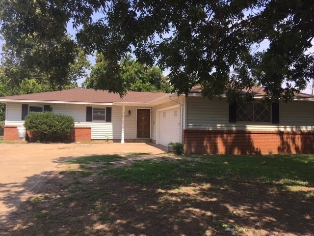 property at 1720 Pawhuska Ave