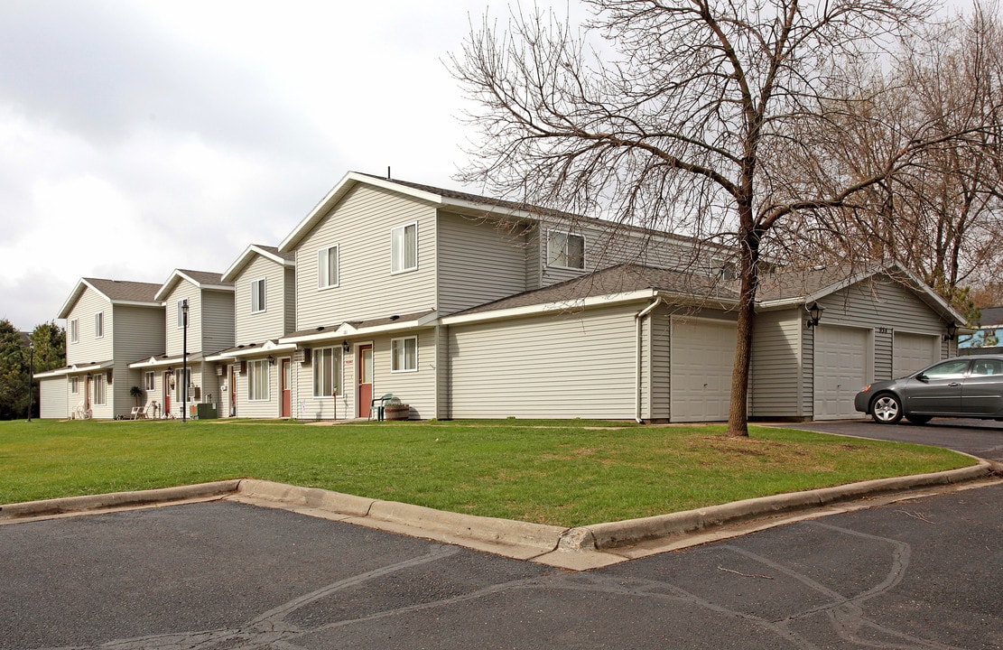 River View Townhomes in Sauk Centre, MN - Building Photo