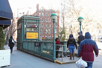 154 Chambers St in New York, NY - Building Photo - Building Photo