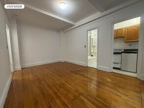 155 E 52nd St in New York, NY - Building Photo - Building Photo
