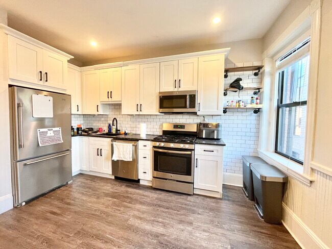 1520 Tremont St, Unit 3 in Boston, MA - Building Photo - Building Photo