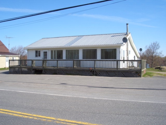 2032-2034 Route 374 in Ellenburg Depot, NY - Foto de edificio - Building Photo