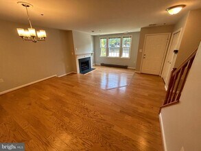 11704 Scooter Ln in Fairfax, VA - Building Photo - Building Photo