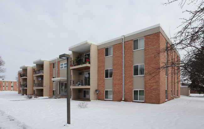 Kentucky Lane Apartments in Crystal, MN - Building Photo - Building Photo