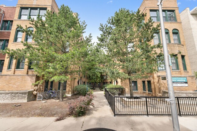 7742 N Eastlake Ter, Unit 1e in Chicago, IL - Building Photo - Building Photo