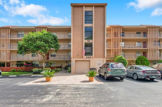 260 NW 76th Ave in Margate, FL - Building Photo - Building Photo