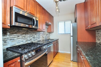 305 Timber Ln in Canton, CT - Building Photo - Building Photo