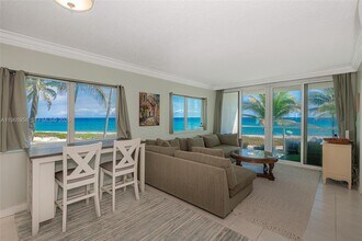 1041 Hillsboro Mile in Hillsboro Beach, FL - Building Photo - Building Photo