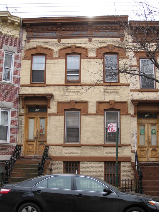 392 Stanhope St in Brooklyn, NY - Building Photo