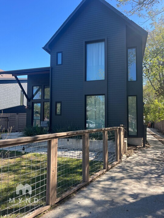 4429 Gillis St in Austin, TX - Building Photo