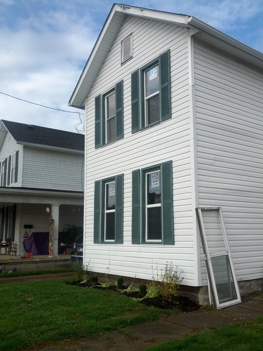 414 Mount Vernon Rd in Newark, OH - Building Photo