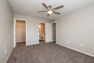 Shawnee Station in Shawnee, KS - Building Photo - Interior Photo