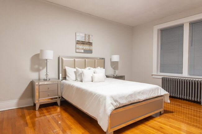 Randolph Manor Apartments in South Orange, NJ - Foto de edificio - Building Photo