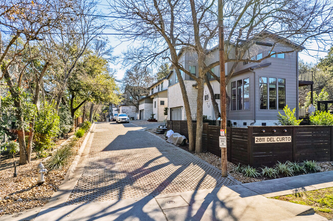 Park at Del Curto Condos in Austin, TX - Foto de edificio - Building Photo