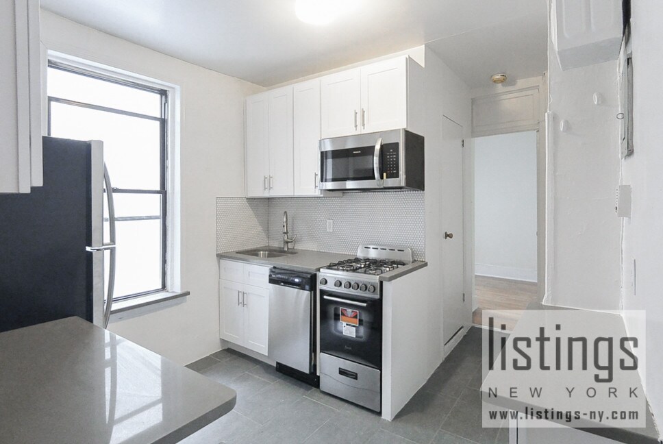 327 E 92nd St in New York, NY - Building Photo