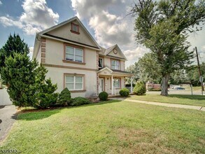 355 Green St in Woodbridge Township, NJ - Foto de edificio - Building Photo