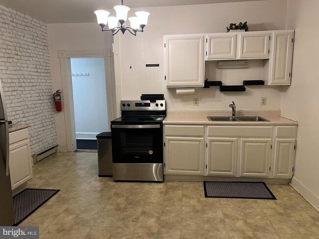 110 S Charles St in Charles Town, WV - Building Photo - Building Photo